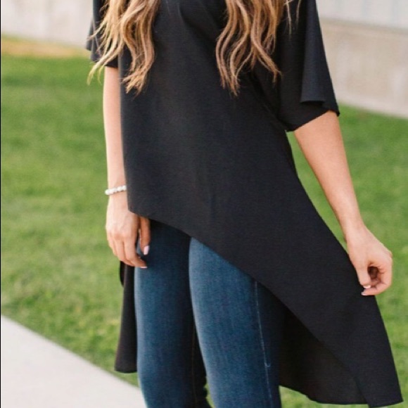 NWOT. A Dip of Darling boutique black hi-lo top. - Picture 2 of 5